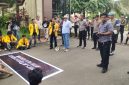 Potret Suasana Aksi di Depan Polda Sulawesi Selatan,(Foto: Ist.)