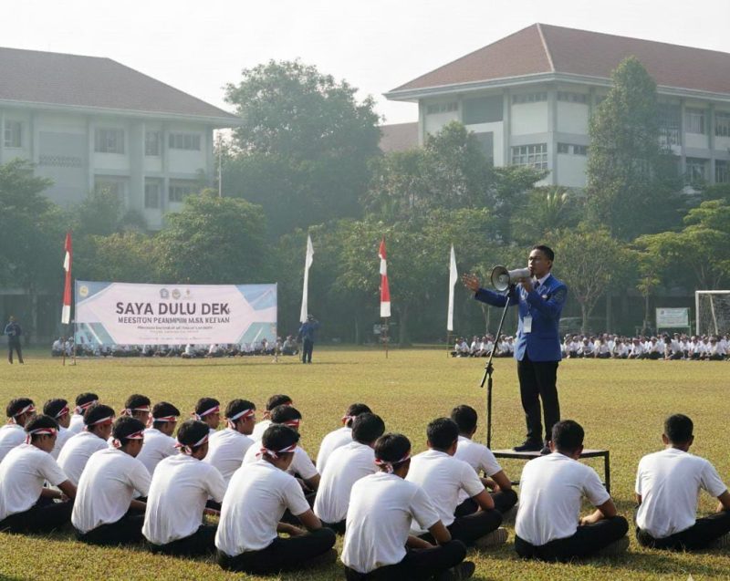 Gambar ilustrasi mahasiswa sedang mengikuti latihan kepemimpinan di Kampus, (Foto: Ai)