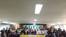 Foto bersama, dalam pelepasan PPK Ormawa UNM, (Foto: Firmansyah)