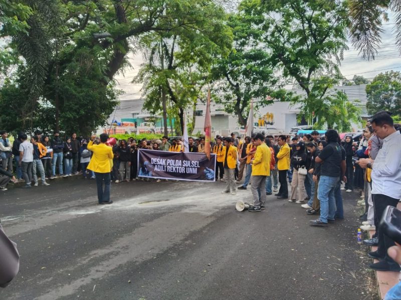 Suasana Aksi oleh BEM UNM Tuntut Transparansi Dugaan Pelecehan Seksual Oleh Rektor UNM, (Foto: Ist.)