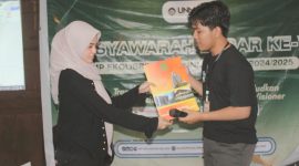 Potret penyerahan hasil mubes dari demisioner ketua umum periode 2023/2024 kepada ketua umum yang terpilih,(Foto:Ist)