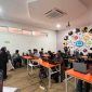 Potret sambutan business & community lead Telkom AI Connect Makassar pada peserta pelatihan, (Foto:Ist.)
