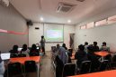 Pemaparan materi pembuatan aplikasi simple to-do list, (Foto: Ist.)