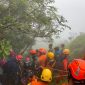 Potret Tim SAR Gabungan Saat mengevakuasi korban pesawat ATR 42-500, (Foto: Ist.)
