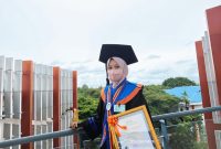 Potret Nurul Luthfia di menara pinisi UNM (Foto: Ist.)