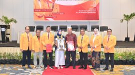 Foto bersama wisudawan terbaik fakultas teknik,(Foto: Ist.)