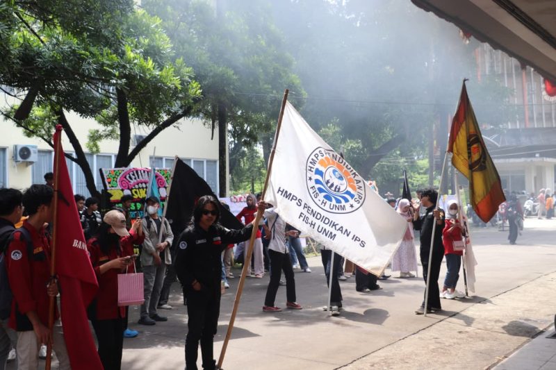 Suasana massa aksi sebelum penyampaian tuntutan, (Foto: Ade Kurniawan)