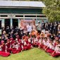 Panitia pelaksana PGSD Mengabdi bersama anak-anak di lokasi kegiatan, (Foto: Ist.)