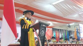 Potret Plh Rektor saat sambutan pada wisuda periode Januari 2026, (Foto: Alyani Fajrina Nursyabri)