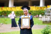 Potret Nur Faizah Alim, Lulusan terbaik FMIPA UNM, (Foto: Ist.)