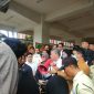 Potret Sekjen Kemendiktisaintek saat berdialog dengan Aliansi Mahasiswa UNM, (Foto: Desitha Cahya)
