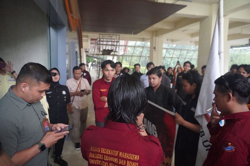 Potret Aksi mahasiswa Fakultas Ekonomi dan Bisnis, (Foto: Putri Salsabila)