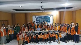 Ketua HMJ Kimia FMIPA UNM, Andi Adeha Ridwan, bersama jajaran pengurus HMJ Kimia FMIPA UNM usai pelantikan kepengurusan periode 2026 di Ruang Seminar Lantai 2 Kimia FMIPA UNM, (Foto: Ist.)