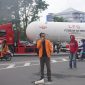 Potret Aguswandi memberikan orasi di depan gerbang gedung pinisi, (Foto: Alyani Fajrina Nursyabri)