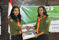 Potret Ketua Dewan Eksekutif SINTALARAS UNM menyerahkan mandat ke formatur terpilih, (Foto: Ist.)