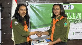 Potret Ketua Dewan Eksekutif SINTALARAS UNM menyerahkan mandat ke formatur terpilih, (Foto: Ist.)