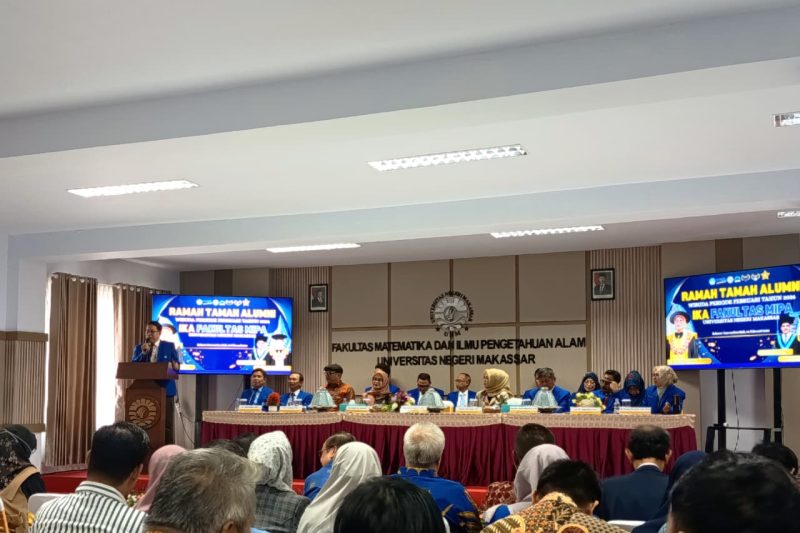 Potret Dekan FMIPA UNM saat menyampaikan sambutan di Ramah Tamah Alumni, (Foto: Nur Hafizhah)