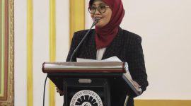 Potret Farida Patittingi saat memberikan sambutan di Ramah Tamah FIP UNM, (Foto: Dok. Profesi)