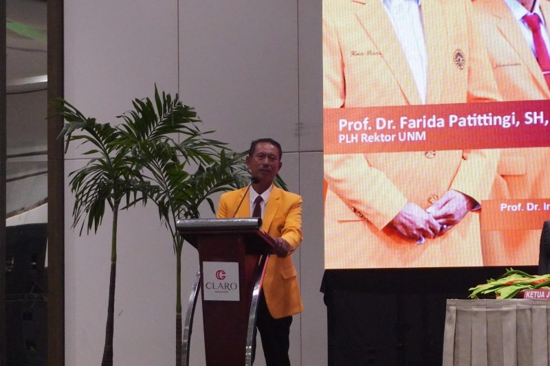 Potret Hamsu A. Gani, Ketua IKA saat memberikan sambutan di acara ramah tamah Fakultas Teknik Universitas Negeri Makassar, (Foto: Muhammad Yusran)