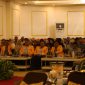 Foto suasana saat jejeran pimpinan duduk bersama orang tua/wali wisudawan, (Foto: Florencya Alnisa Christin)