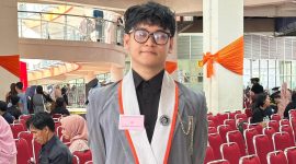 Potret Muhammad Fernanda Putra di Perayaan Wisuda UNM, (Foto: Ist.)