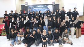 Dokumentasi bersama para peserta dengan pengelola, (Foto: Dok. Profesi)