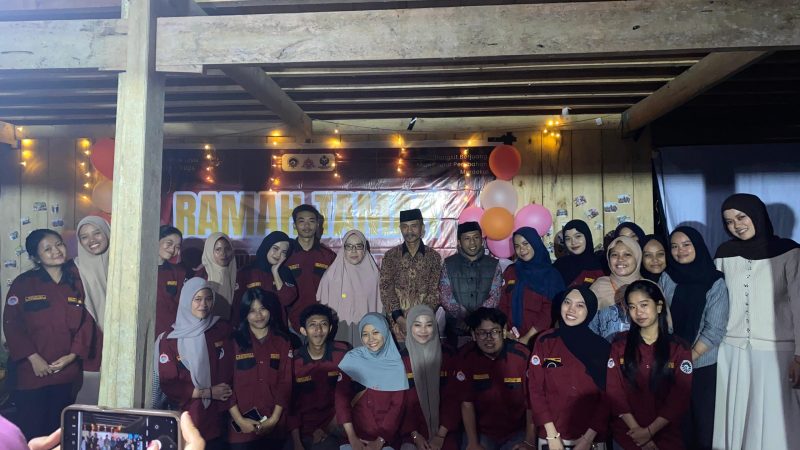 Potret Humanity Project HIMA PPkn di Desa Umpungeng, Kabupaten Soppeng, (Foto: Ist.)