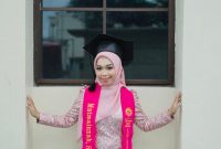 Potret Mutmainna sebagai wisudawan terbaik FMIPA UNM, (Foto: Ist.)