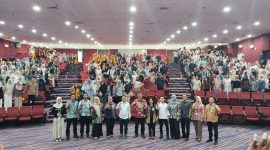 Foto bersama peserta dan penyelenggara kegiatan Penguatan Kapasitas Hak Asasi Manusia, (Foto: Arya Dewa)