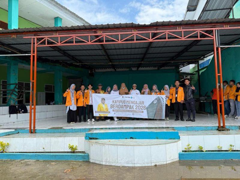 Foto bersama saat pelepasan mahasiswa program MBKM di SMPN 2 Sungguminasa Gowa, (Foto: Ist.)