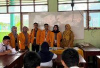 Mahasiswa yang sedang observasi di sekolah saat melaksanakan program MBKM, (Foto:Ist.)