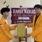 Potret Muh. Hidayat Situru saat penyerahan hasil-hasil rapat kerja, (Foto: Ist.)