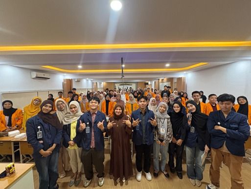 Potret bersama panitia pelaksana dan peserta Workshop Gema PKM 2026 pada sesi kelas pelatihan, (Foto: Ist.)