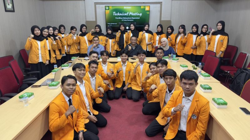 Potret Suasana Foto Bersama Finalis Pilmapres dan Duta Kampus FEB UNM, (Foto: Ist.)