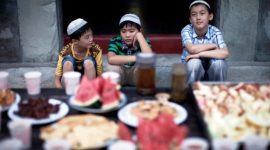 Ilustrasi Seseorang Menunggu Waktu Berbuka, (Foto: Int.)