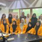 Potret Mahasiswa Bahasa dan Sastra Melakukan Kunjungan ke Madama Radio Makassar,  (Foto: Ist.)