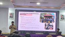 Potret Pemaparan Materi Penulisan Subproposal Oleh Asri Ismail, (Foto: Dok. Profesi)