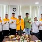 Potret Pimpinan Kampus Bersama Jajaran Pengurus IKA UNM dan Panitia Kegiatan Amalia Ramadan, (Foto: Ist.)