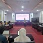 Potret Asri Ismail dalam Workshop Program Kreativitas Mahasiswa FBS UNM, (Foto: Febrianingsih Alsa Putri)