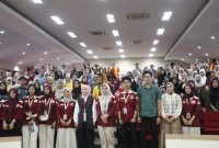 Foto Bersama Usai Penutupan Seminar Nasional, (Foto: Ade Kurniawan)
