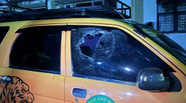 Potret Mobil SAR UNM yang Rusak Akibat Bentrok di Kampus UNM (Foto: Ist.)