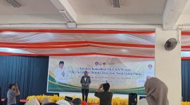 Potret Plt Rektor UNM saat Memberikan Sambutan dalam Kegiatan Berbagi Sembako, (Foto: Ist.)