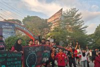 Potret Aksi Mapala Teknisi FT-UNM pada Hari Bumi 2026 di Kampus UNM Parangtambung, (Foto: Nathaya)