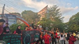 Potret Aksi Mapala Teknisi FT-UNM pada Hari Bumi 2026 di Kampus UNM Parangtambung, (Foto: Nathaya)
