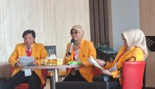 Potret Pelaksana Tugas (Plt) Rektor Universitas Negeri Makassar (UNM), Farida Patittingi, dalam Konferensi Pers, (Foto: Int.)