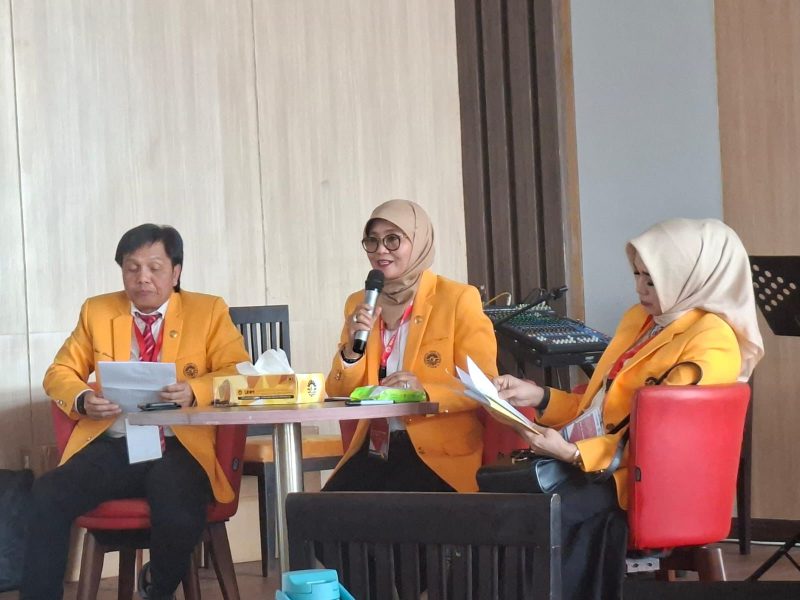 Potret Pelaksana Tugas (Plt) Rektor Universitas Negeri Makassar (UNM), Farida Patittingi, dalam Konferensi Pers, (Foto: Int.)