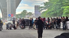 Potret Aksi Mahasiswa Desak Pengusutan Kasus Kekerasan Aparat di Flyover Makassar, (Foto: Nathaya)
