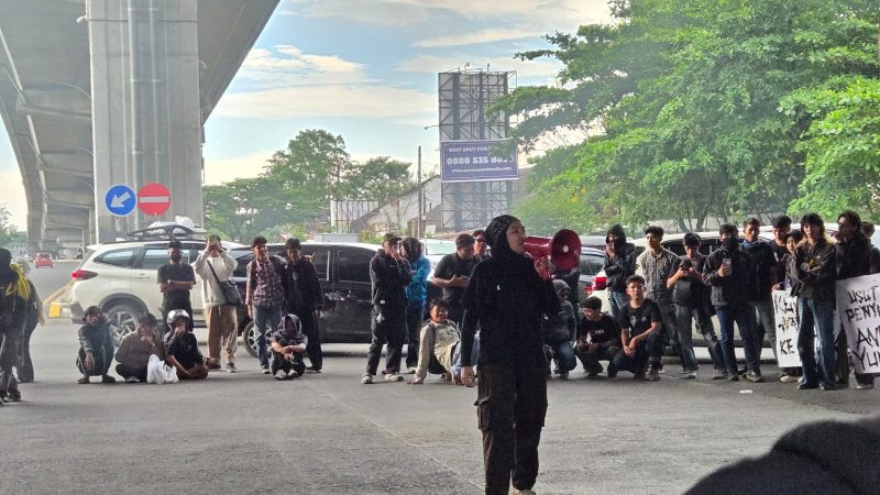 Potret Aksi Mahasiswa Desak Pengusutan Kasus Kekerasan Aparat di Flyover Makassar, (Foto: Nathaya)