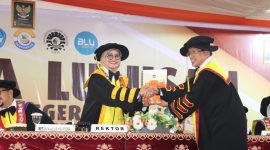 Potret penyerahan nama-nama alumni kepada Ketua IKA UNM, (Foto: Muh Apdal Adriansyah)