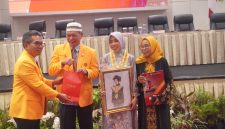 Potret Andi Fitri Novianti Saat Pemberian Penghargaan di Ramah Tamah FT, (Foto: Muhammad Yusran)